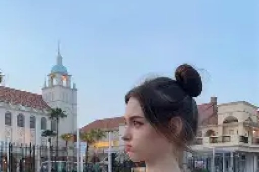 出道八年从不接吻戏被称最干净女演员的她凭啥让大导演抢着捧